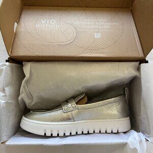 Vionic Uptown Loafer in Silver Leather